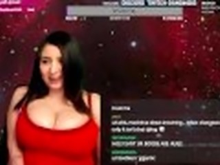 Girl flashes boobs on twitch