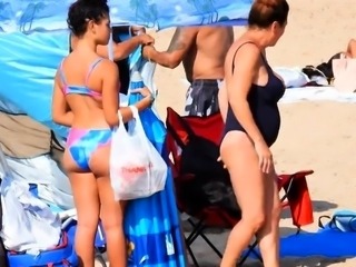 Beach voyeur spying on sexy amateur babes in tight bikinis