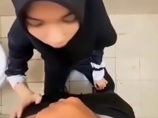 Hijab Toilet Student 18