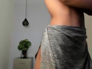 Big boob brunette masturbates on webcam