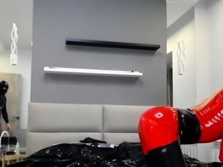 Amateur cam girl fingers and toys with her loose ass