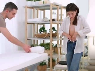 Spicy massage ends with orgasm