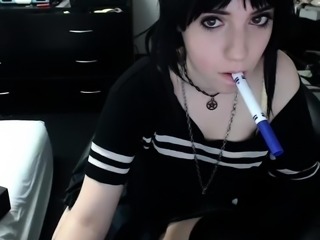 Amateur preggo hoe toys her pussy close up in fetish solo