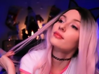 Masturbating loving babe solo toy plays with enthusiasm
