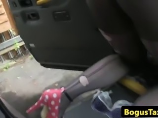 Throating taxi brit squirts after analfucking and gets cumsprayed on pussy