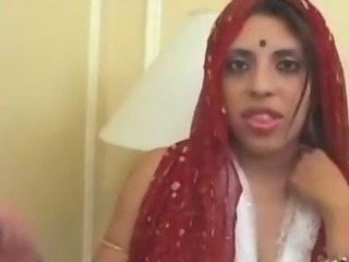 Horny Arabian princess exposing